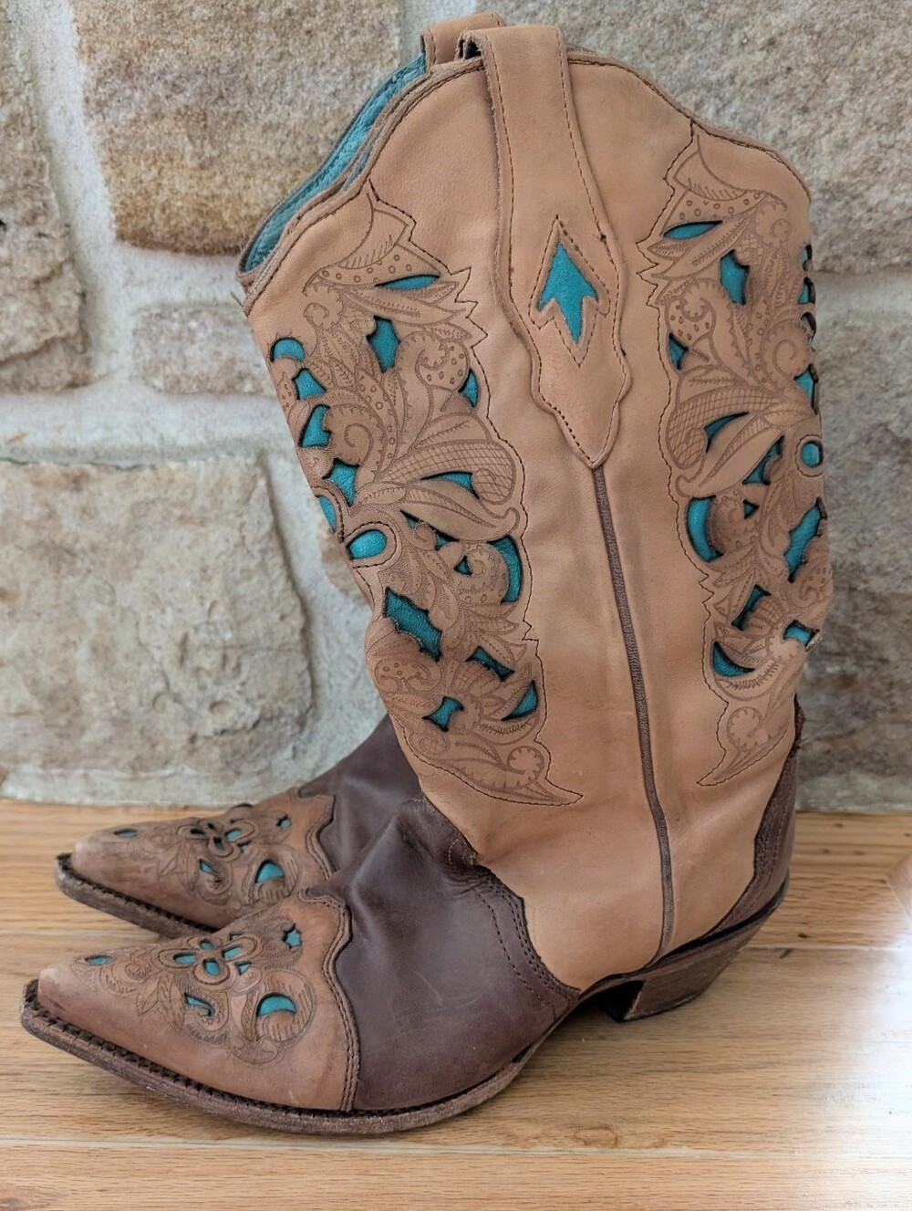 Corral Tan & Turquoise Cutout Western Heeled Boots 9